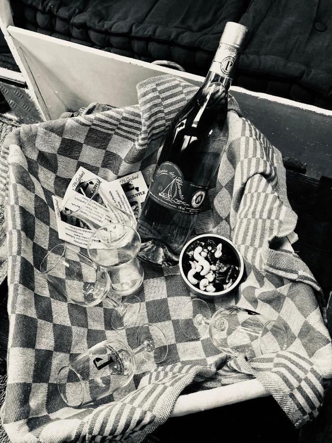 Nuit Insolite Sur Un Voilier Au Coeur De La Rochelle La Rochelle  Eksteriør billede